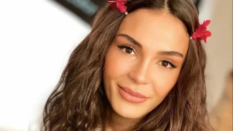 Ebru Şahin’den Makyajsız Tatil Paylaşımı